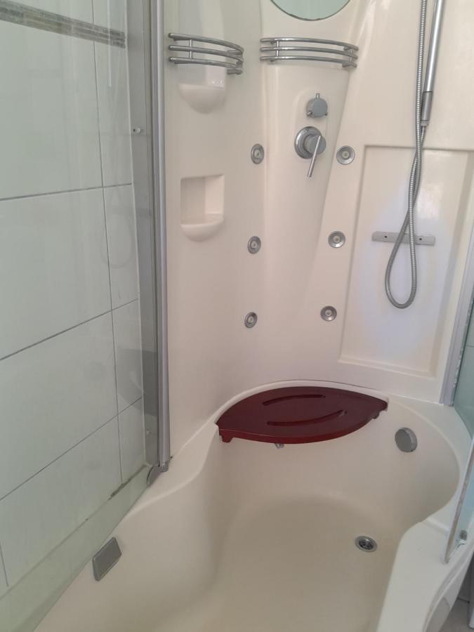 Villa La Desiree - Haut De Villa, 68M2, 8 Personnes Max, Climatise, 4 Etoiles, 120M2 De Jardin Et Parking, Wifi, Vu Mer Antibes Luaran gambar